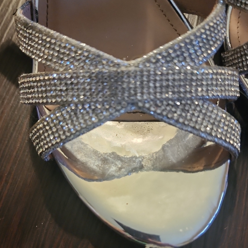 L'Amour Glittering Silver Heels - Picture 4 of 13